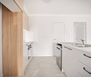 Stunning Brand New 4-Bedroom Home for Rent in Oran Park - Photo 6