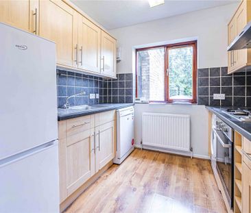 2 bed Maisonette for rent - Photo 3