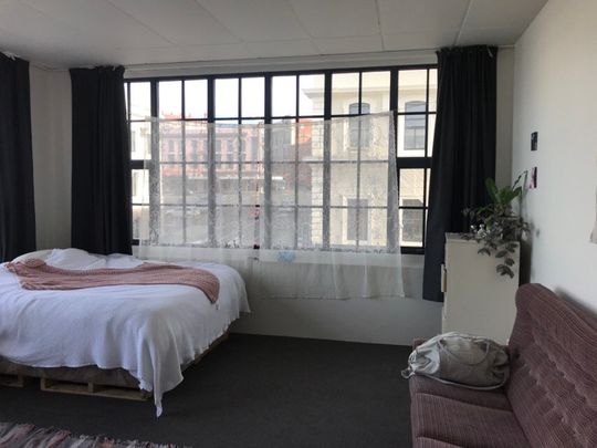 Awesome 6 Bedroom Central City Crash Pad for 2026 - Photo 1