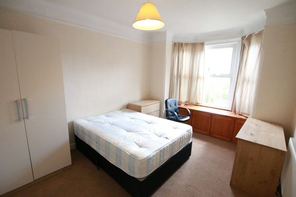 4 Bed Terraced House, St. Peters Road, RG6 - Photo 1