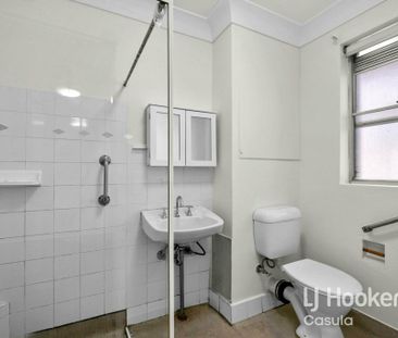 1 Bedroom Apartment - Photo 2