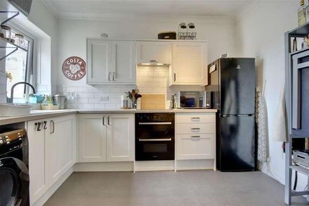 Chichester Road, Portsmouth, PO2 - Photo 5