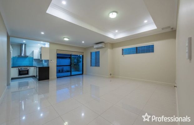 3-Bedroom Villa with Modern Elegance - Photo 1