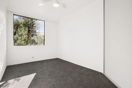 Spacious 3-Bedroom Unit in Prime Location - Photo 2