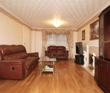 5 bedroom detached house to rent - Photo 2