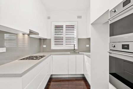 Large two bedroom apartment in Convenient Location - Photo 4