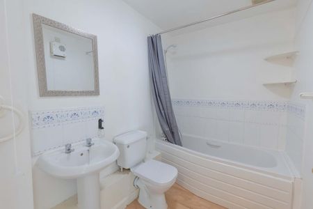 2 bedroom flat to rent - Photo 5