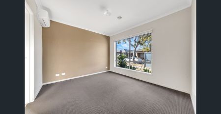 Family Home!! - Photo 3