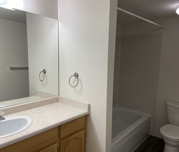 MAYFAIR VILLAGE WEST 2BD/1BA - Photo 5