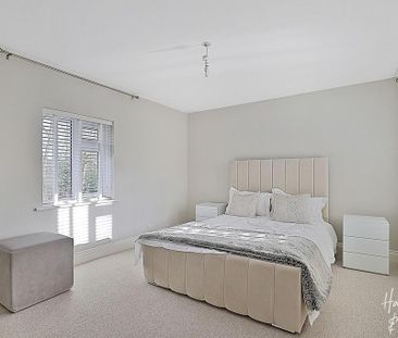 6 bedroom detached house to rent - Photo 4