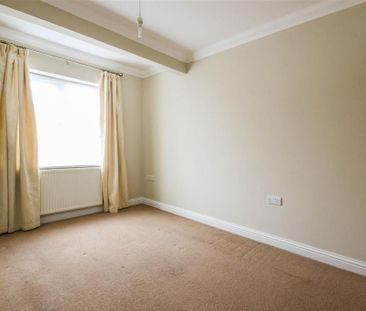 3 bedroom end of terrace house to rent - Photo 3