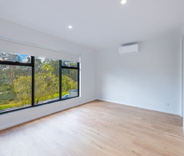 8A & 8B Chandler Grove, Burwood VIC 3125 - Townhouse For Rent | Domain - Photo 3