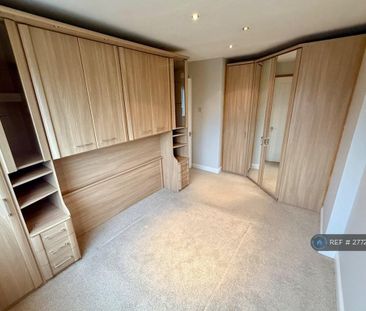 3 bedroom semi-detached house to rent - Photo 5