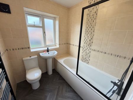 Clare Crescent, Woodcross, Wolverhampton - Photo 5