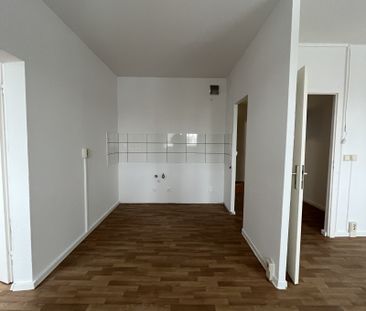 2 Zimmer. Innenstadt um die Ecke. Saale ganz nah. - Photo 2
