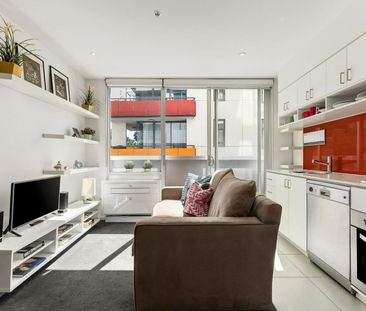 Light-Filled South Yarra Living Moments from Chapel Street - Photo 3