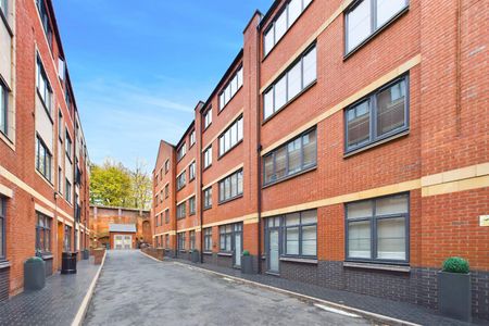 Mint Drive, Hockley - Photo 3