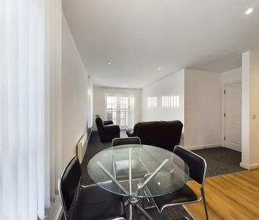 2 bedroom flat to rent - Photo 1