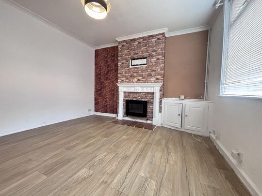 3 bedroom end of terrace house to rent - Photo 1