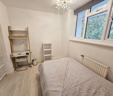 1 bedroom in a flat share to rent - Photo 2