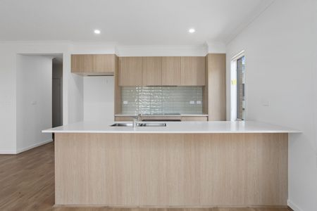 25 Shiraz Avenue, Fraser Rise VIC 3336 - House For Rent | Domain - Photo 3