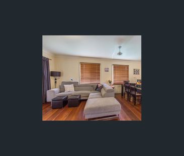 Large 4 Bed Room Family Home with Great Location - Photo 5