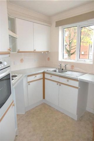 1 bedroom retirement property to rent - Photo 2