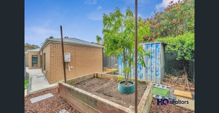 Modern Living in Tarneit - 2 Bed, 2 Bath House with Ensuite - Photo 2