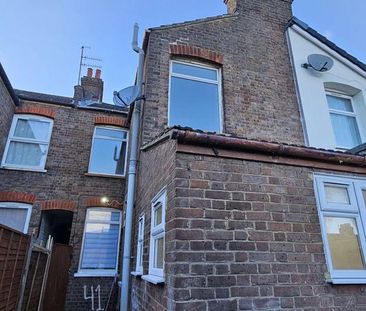 3 bedroom terraced house to rent - Photo 3