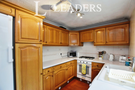 1 bedroom in a house share to rent - Photo 3