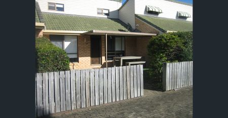 Modern Townhouse Living at Mermaid Beach - Photo 4