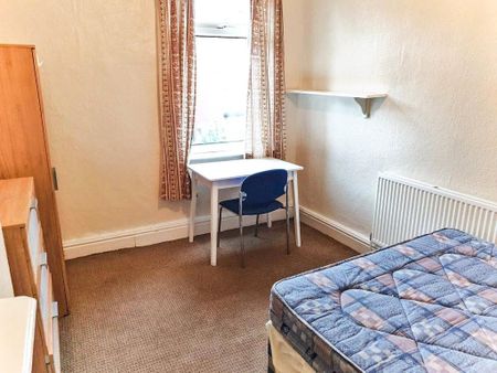 4 bedroom terraced house to rent - Photo 5