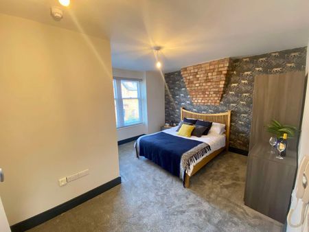 St. Catherines Grove Room 4 - Photo 2