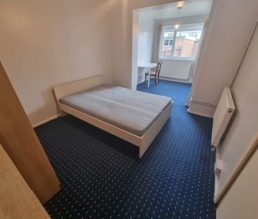 5 Bed Student Accommodation - Photo 2