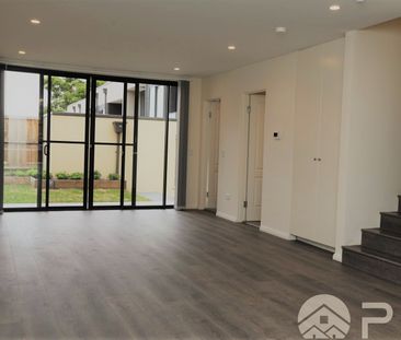 Perfect 3 plus study townhouse with walking distance to town centre - Photo 3