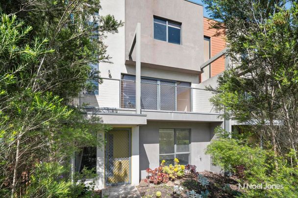 4 Lithgow Way, MOOROOLBARK - Photo 1