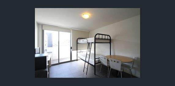 Modern Studio with Balcony & Air-Con in Vibrant Redfern - Photo 2