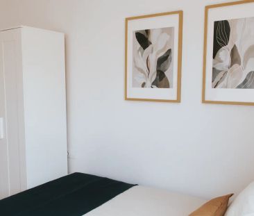 Room in a shared 4-bedroom apartment for rent in El Gòtic. - Foto 1