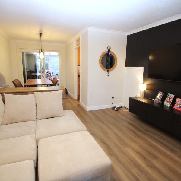 Rembrandt Way, Walton-on-Thames - 3 bedrooms Property for lettings - Seymours - Photo 1