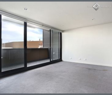 PRIME SPRINGVALE CENTRAL LIVING – SHOPPING & TRANSPORT AT YOUR DOOR - Photo 1