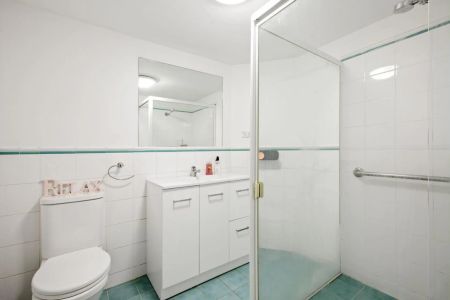 New York–Style Loft Apartment - Photo 2