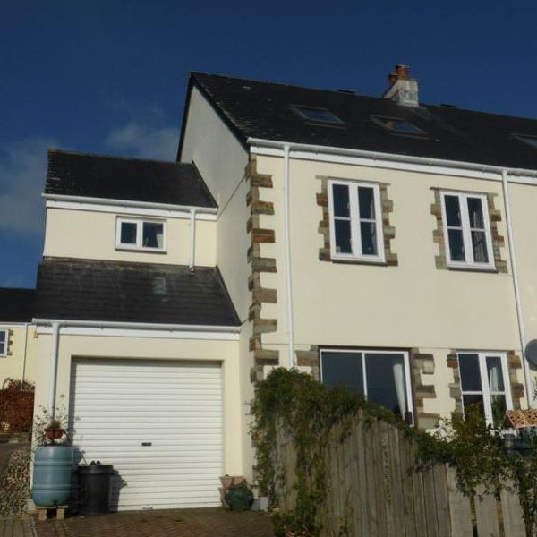 4 bedroom semi-detached house to rent - Photo 1