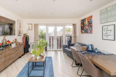 Oak Mount Lodge, London Road, Enfield, EN2 - Photo 2