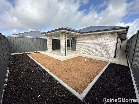 Brand New 3-Bedroom Home - Stylish, Spacious & Ready to Move In! - Photo 1