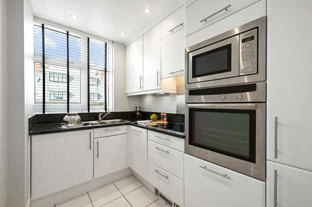 1 bedroom flat in Knightsbridge - Photo 1