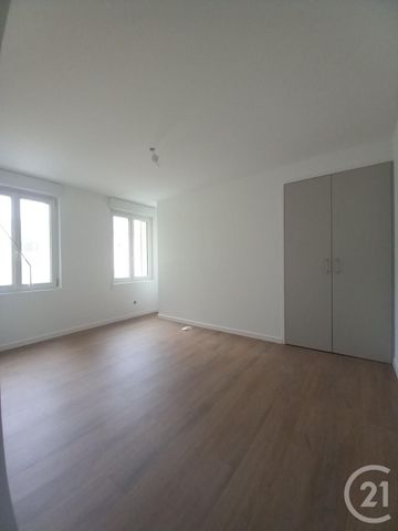Location Appartement 4 pièces 115m² CHERBOURG-EN-COTENTIN 50100 - Photo 3