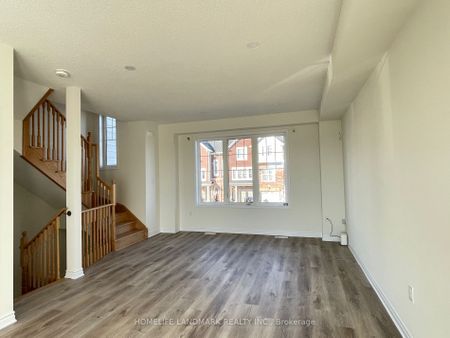 Condo Townhouse For Lease | S7316512 - Photo 5