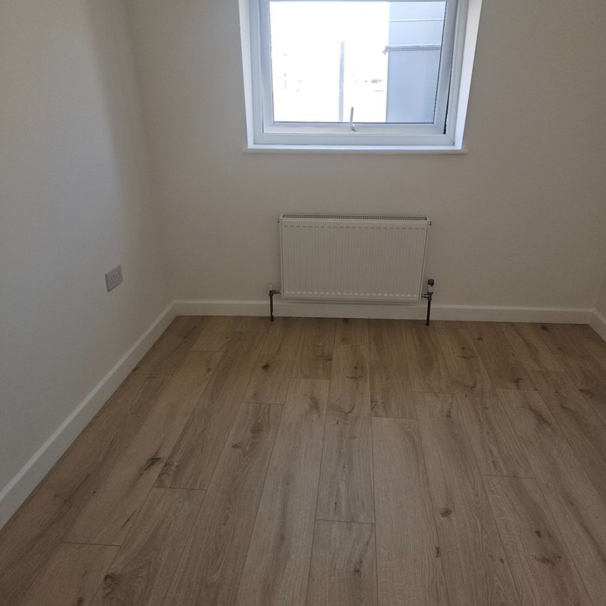 1 Bed Flat, East India Dock Road, E14 - Photo 1