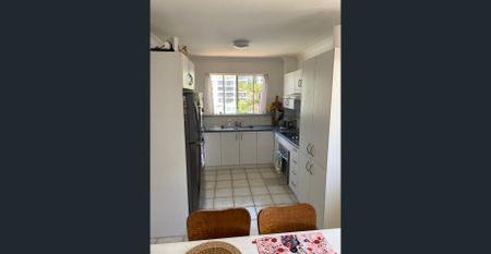 Top floor unit in boutique building of only 6 units. - Photo 5