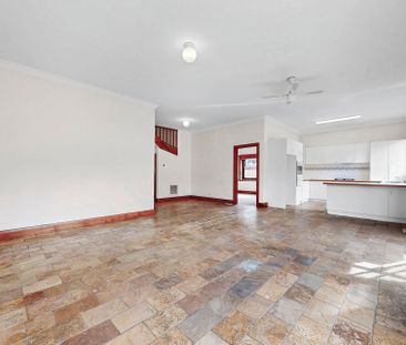 210 Napier Street, Essendon - Photo 2